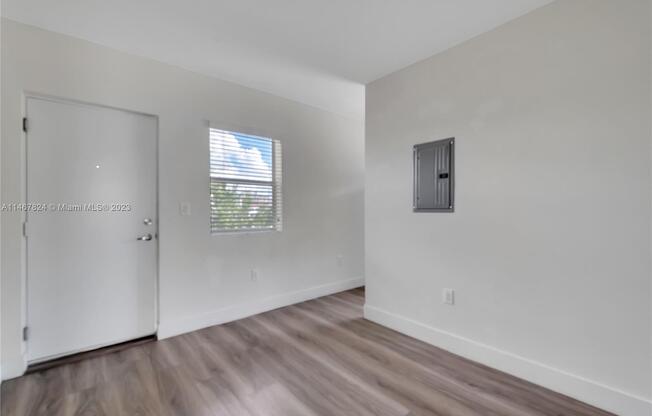 1710 NORTHWEST 1 CT