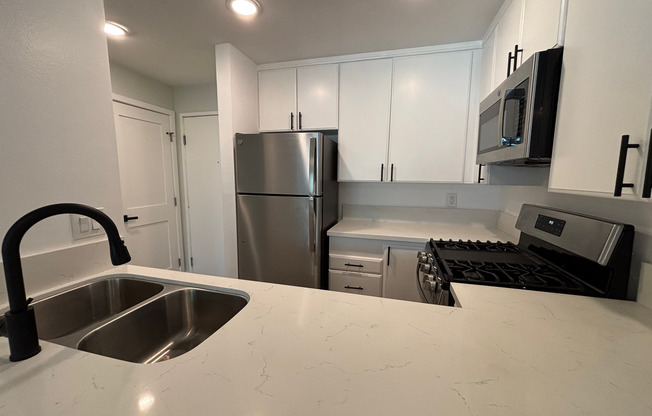 1 bed, 1 bath, 695 sqft, $1,748, Unit 318