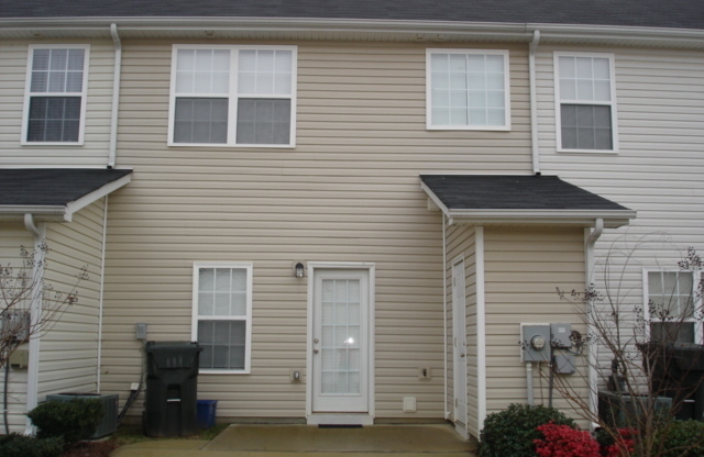 3 beds, 2.5 baths, $1,850