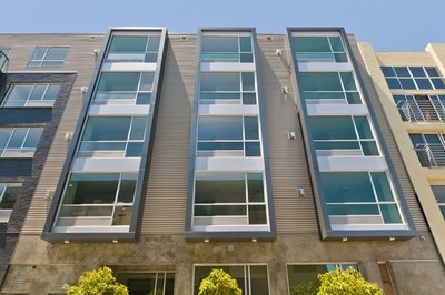 EPIC REA /AZARI PM; Beautiful large, corner, 1 Bedroom 1Bathroom condominium in central SOMA