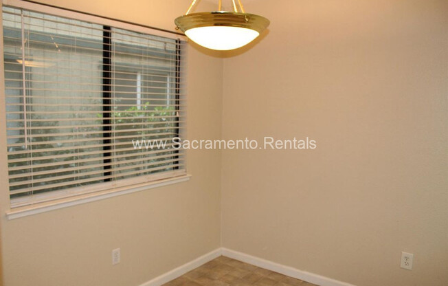 Wonderful 2bd/1+ba South Natomas Condo in Gated Community