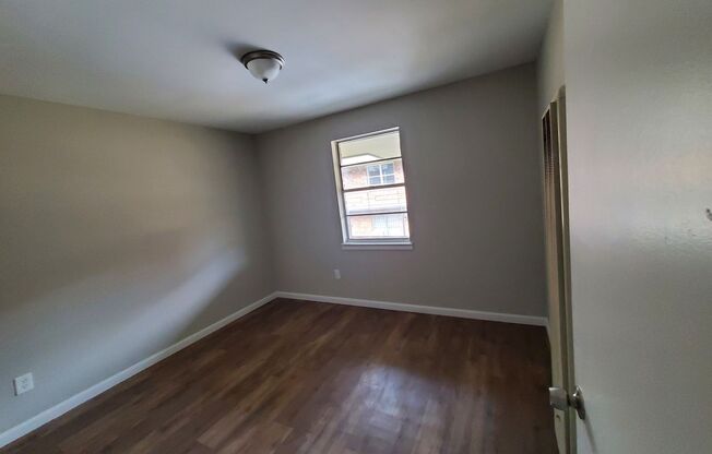 2 beds, 1 bath, 800 sqft, $695, Unit Apt 10