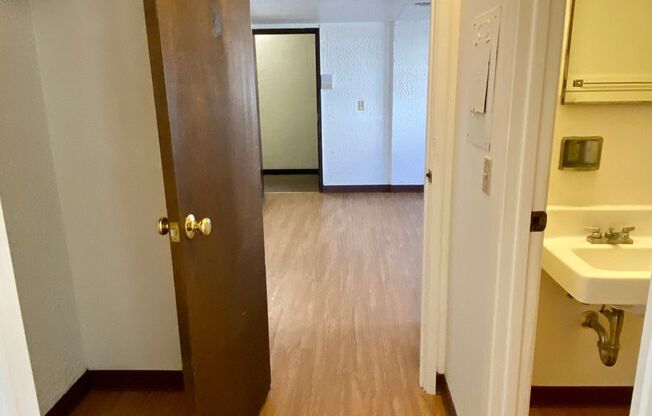 1 bed, 1 bath, 450 sqft, $1,250, Unit 112