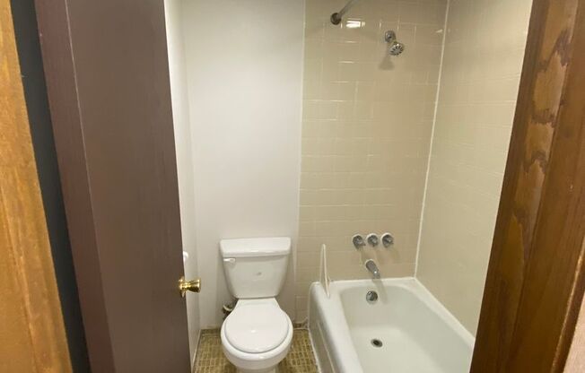 1 bed, 1 bath, 710 sqft, $999, Unit 5188 E06
