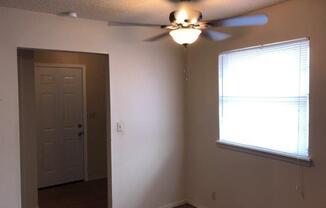 2 beds, 1 bath, $895