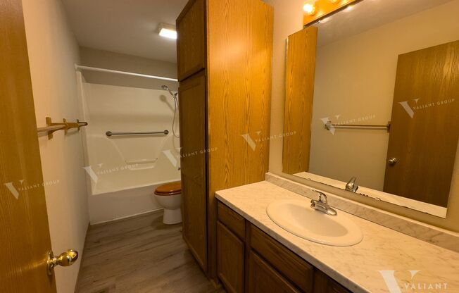 2 beds, 1 bath, $1,095