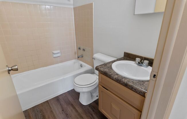 Studio, 1 bath, 425 sqft, $790, Unit 207