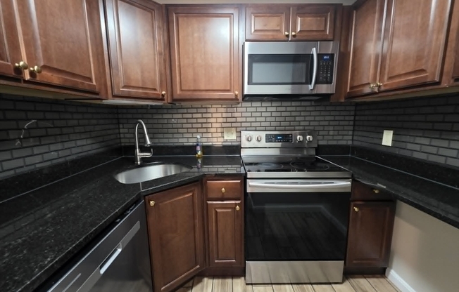 2 beds, 2 baths, 861 sqft, $2,450, Unit 407