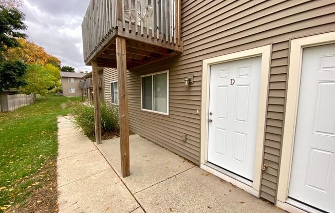 2 beds, 1 bath, 850 sqft, $1,350, Unit D