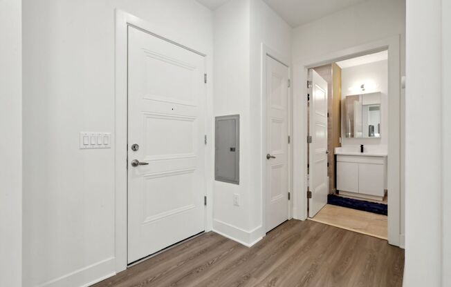 2 beds, 2 baths, 984 sqft, $2,850, Unit 203