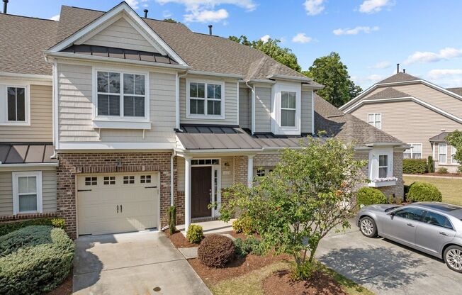 Gorgeous 3 Bedroom Townhome w/ Premium Finishes & Amenities - Pet Friendly!