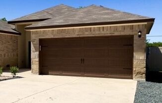 Beautiful Duplex in Seguin!