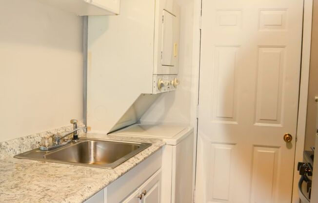 2 beds, 1 bath, $1,050, Unit 1170 #09