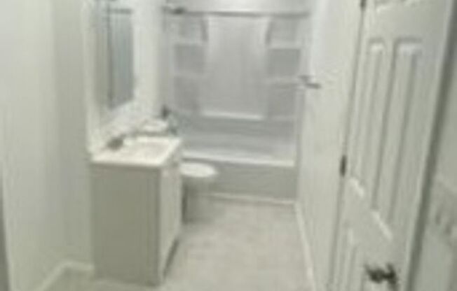 3 beds, 2 baths, $1,800, Unit UNIT B