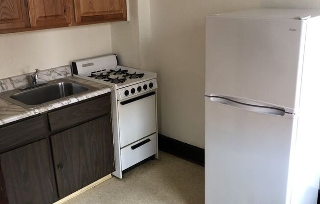 Studio, 1 bath, 325 sqft, $595, Unit #209