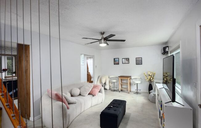 3 beds, 2 baths, $2,600