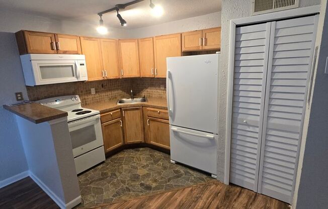 1BR / 1BA Condo For Rent  - Move in special 1/2 off first month's rent!