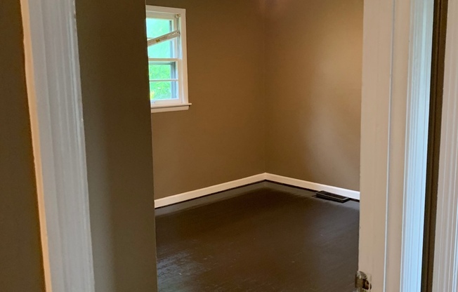 3 beds, 1 bath, $1,095