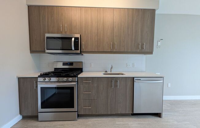 Studio, 1 bath, 400 sqft, $1,300, Unit 321