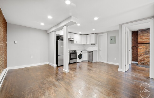 309 W 29 ST