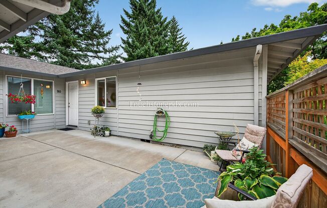 119 SE SWEETBRIAR LN