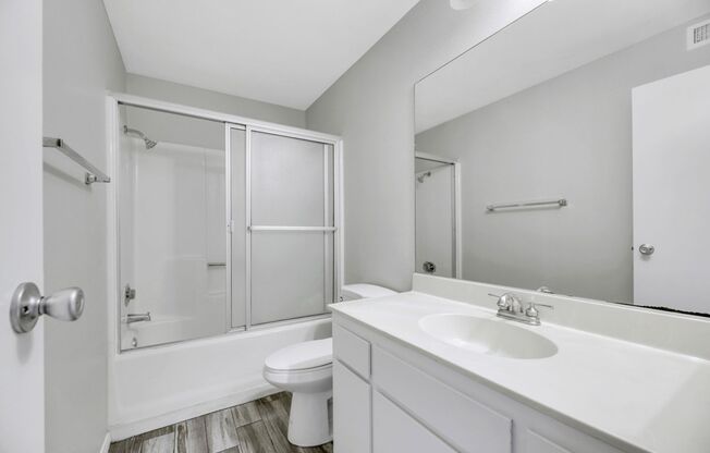 2 beds, 2 baths, $1,300, Unit # 177