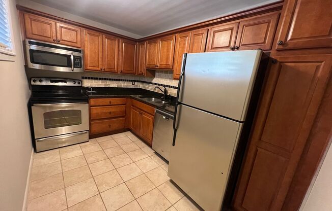 2 Bed 1 Bath condo in gated community!