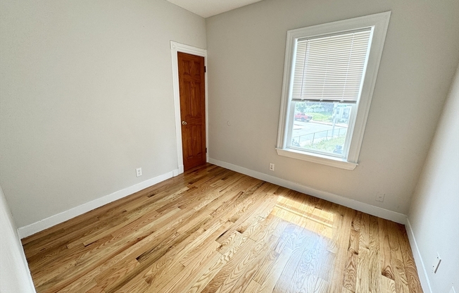 3 beds, 1 bath, $3,000, Unit 2