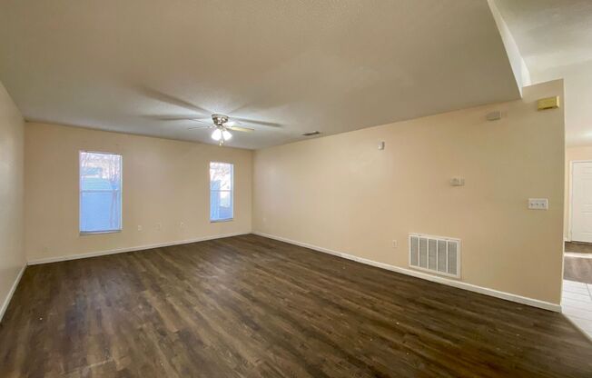 3bed/2bath Lake View Single Family Home in Kissimmee, FL!