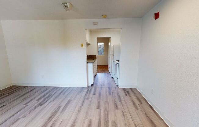 Studio, 1 bath, 395 sqft, $1,095, Unit B1-6