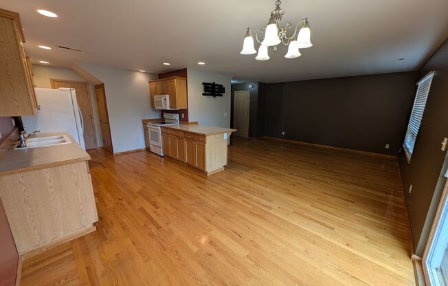 A Gardeners Oasis! 3 Bedroom Townhome for Rent, Minutes from Silverdale!