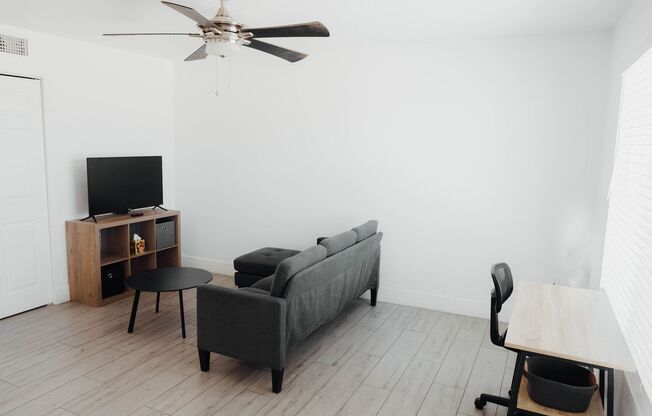 Boho On 31st- Fully Furnished Unit