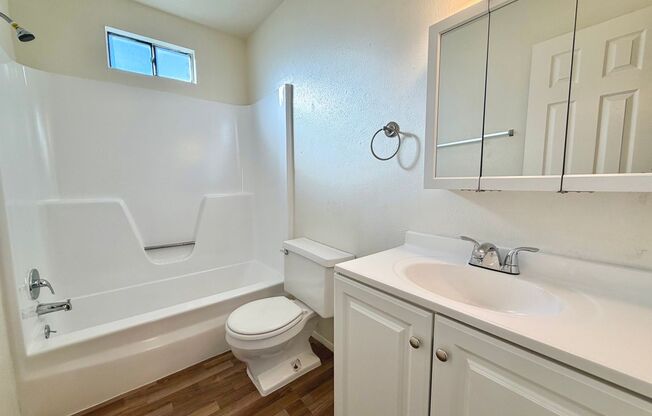 2 beds, 1.5 baths, 800 sqft, $1,115, Unit Unit 3