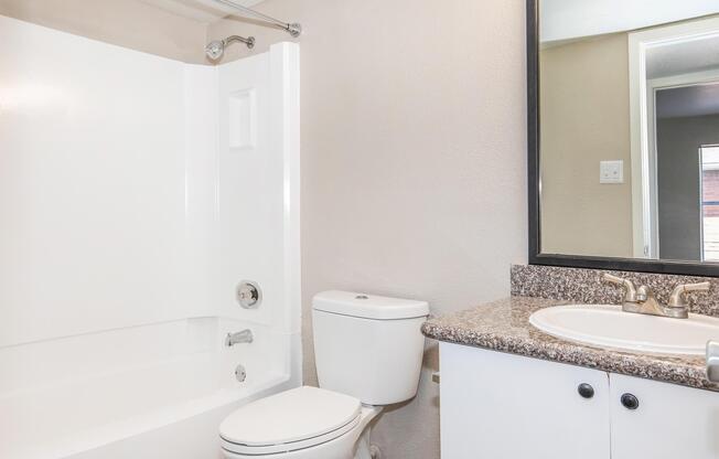 1 bed, 1 bath, 560 sqft, $895