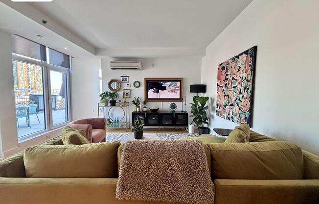 2 beds, 2 baths, $5,425, Unit 702