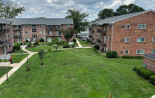 Oakwood Manor Apartments