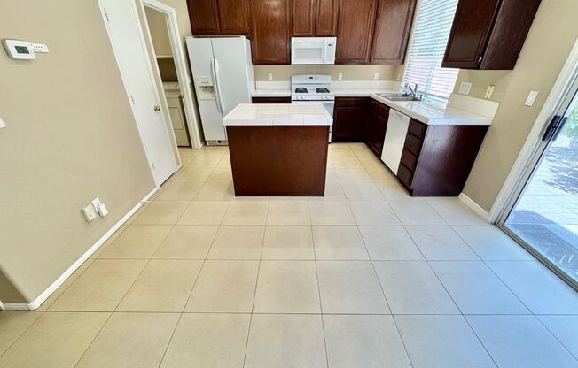 BEAUTIFUL 4 BEDROOM HOME IN SUMMERLIN!!