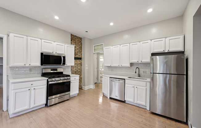 515 W 25 ST