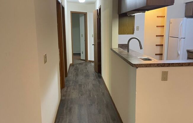 3 beds, 1 bath, 1,040 sqft, $1,695, Unit 3172-205