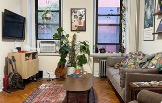 532 W 50 ST