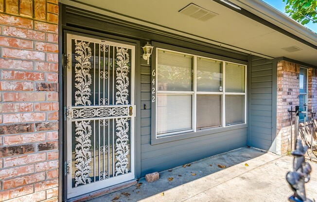 Cute 3 Bedroom 2 Bath 2 Car Garage One Side of Duplex for Rent in Southeast Arlington- 76001