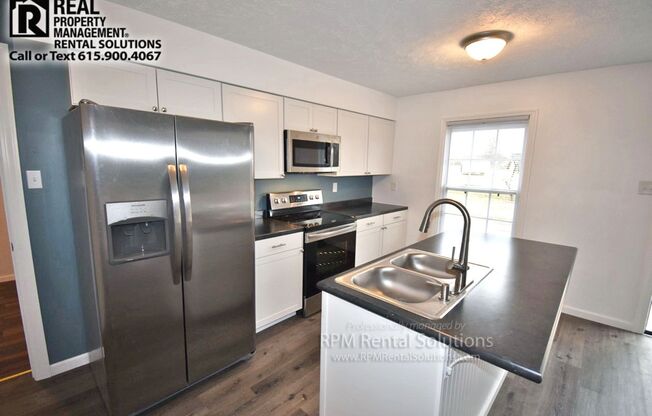 Gorgeous remodeled 3BR/2BA duplex, minutes from Nissan!