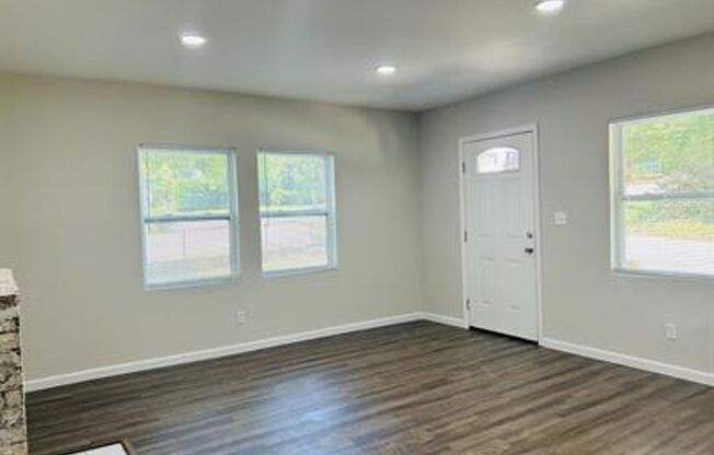 2 beds, 1 bath, $1,395, Unit 622 Perry Road - B