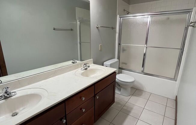 2 beds, 1 bath, $1,000, Unit Unit # 201