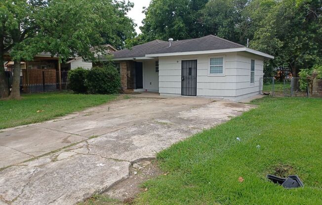 2 beds, 1 bath, $1,250