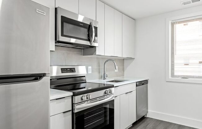 3 beds, 2 baths, 788 sqft, $3,580, Unit 6701-207