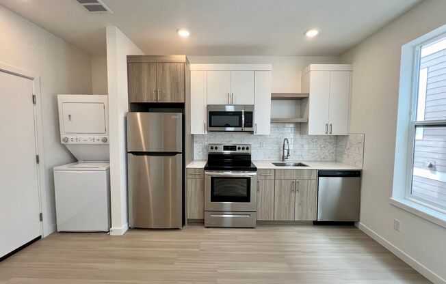 Studio, 1 bath, 326 sqft, $1,195, Unit 9