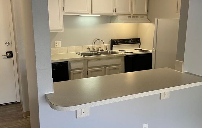 1 bed, 1 bath, 660 sqft, $965, Unit 929-12