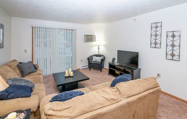 Living Room at Simonson Estates 100 Raleigh Court, Columbia City, IN 46725