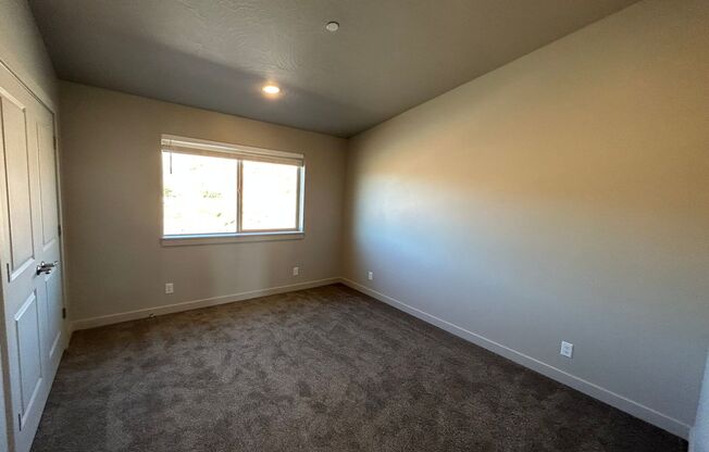 2 beds, 1 bath, $1,450, Unit Unit H303